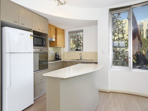 Lower Bridge And Sails - Executive 2BR Darlinghurst Apartment With Balcony And Rooftop Views - Tourism TAS 3