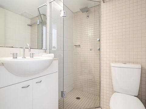 Lower Bridge And Sails - Executive 2BR Darlinghurst Apartment With Balcony And Rooftop Views - Tourism TAS 9