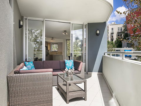 Lower Bridge And Sails - Executive 2BR Darlinghurst Apartment With Balcony And Rooftop Views - Tourism TAS 5
