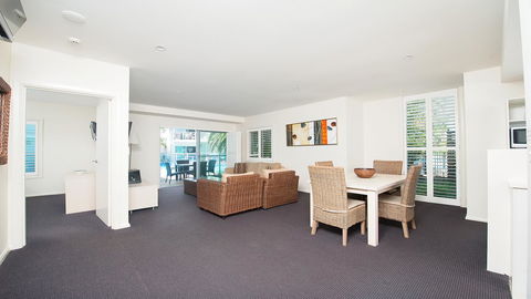 Pacific Blue, Salamander Bay - Tourism TAS 1