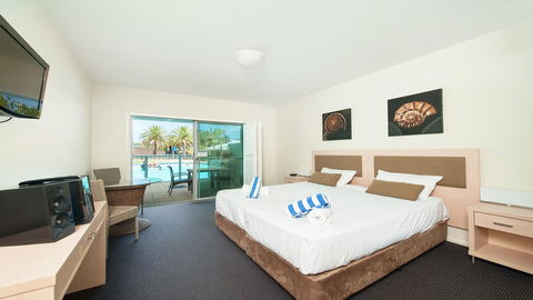 Pacific Blue, Salamander Bay - Tourism TAS 43