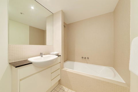 Wyndel Apartments - Apex North Sydney - Hobart Tourism 9
