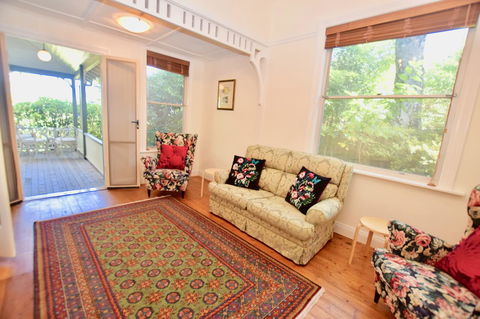 Dangal Gardens - Hobart Tourism 10
