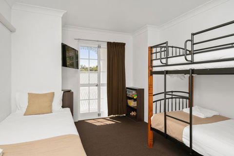 Wollongbar Motel - Hobart Tourism 31