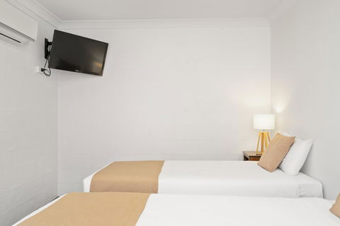 Wollongbar Motel - Hobart Tourism 37