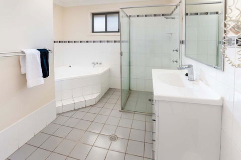 Bluegum Apartments Newcastle - Tourism TAS 20