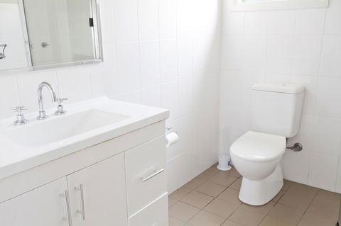 Bluegum Apartments Newcastle - Tourism TAS 7