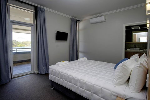 Lakes And Ocean Hotel Forster - Hobart Tourism 12