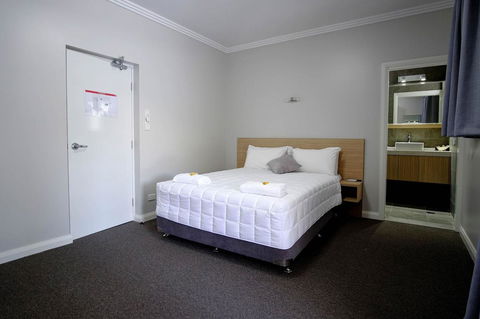Lakes And Ocean Hotel Forster - Hobart Tourism 13