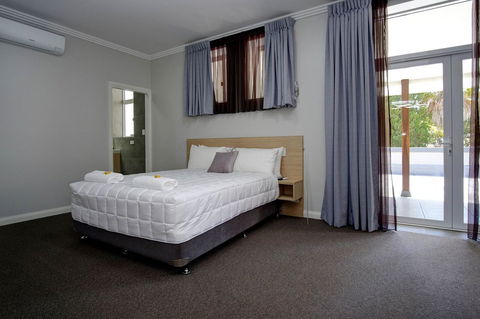 Lakes And Ocean Hotel Forster - Hobart Tourism 19