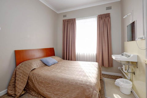 Lakes And Ocean Hotel Forster - Hobart Tourism 9