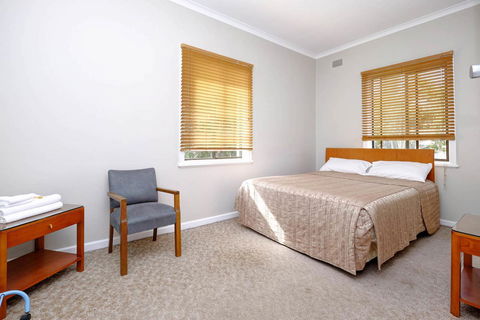 Lakes And Ocean Hotel Forster - Hobart Tourism 8