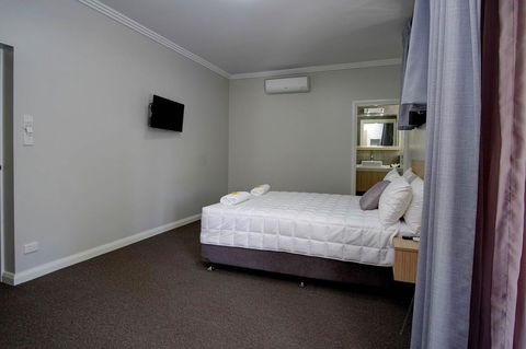 Lakes And Ocean Hotel Forster - Hobart Tourism 17