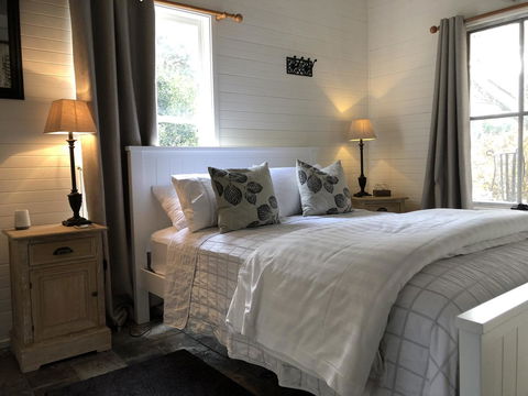 Arcadia - The Barn Cottage & Rosehill Cottage - Hobart Tourism 3
