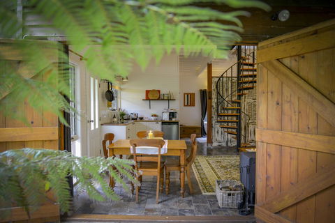Arcadia - The Barn Cottage & Rosehill Cottage - Hobart Tourism 9