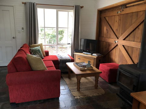 Arcadia - The Barn Cottage & Rosehill Cottage - Hobart Tourism 8
