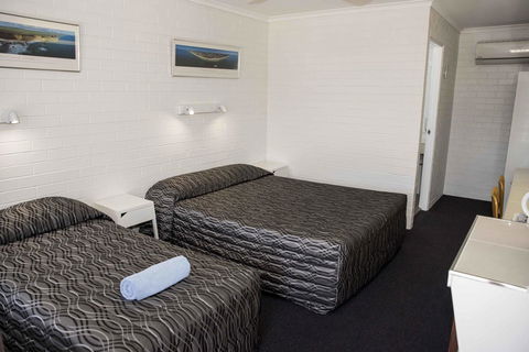 Coastal Bay Motel - Tourism TAS 31