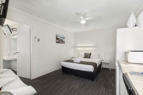Coastal Bay Motel - Tourism TAS 16