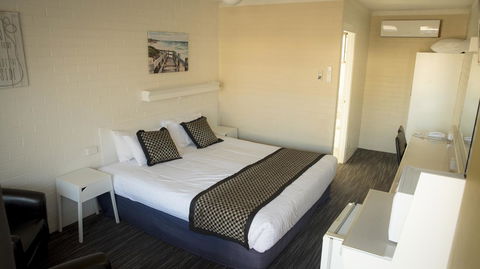 Coastal Bay Motel - Tourism TAS 42