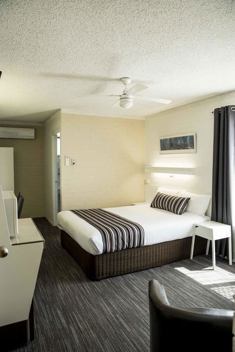 Coastal Bay Motel - Tourism TAS 35