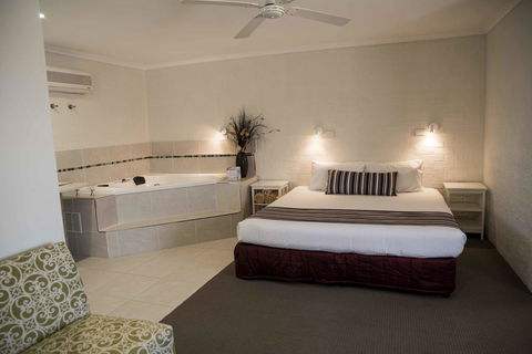 Coastal Bay Motel - Tourism TAS 26