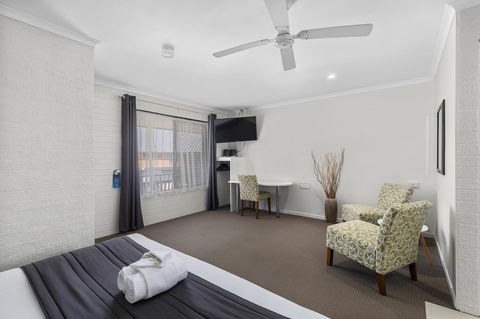 Coastal Bay Motel - Tourism TAS 12