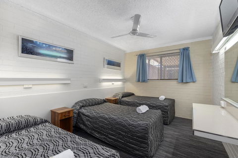 Coastal Bay Motel - Tourism TAS 17