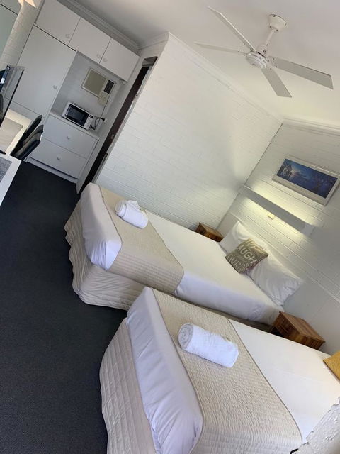 Coastal Bay Motel - Tourism TAS 34