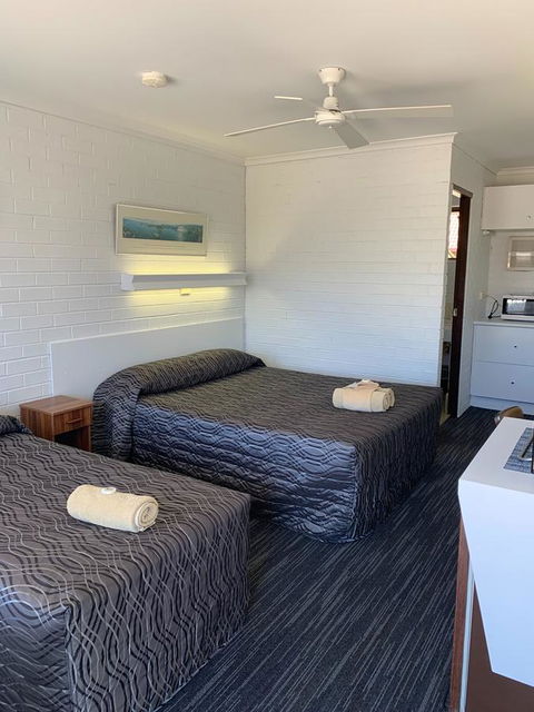 Coastal Bay Motel - Tourism TAS 33