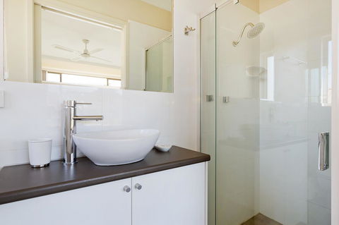 Baywatch Apartments Merimbula - Hobart Tourism 13