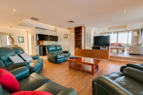 Pacific Towers Beach Resort - Tourism TAS 23