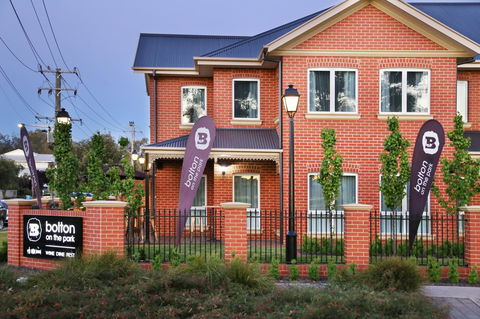 Best Western Plus Bolton On The Park - Tourism TAS 1