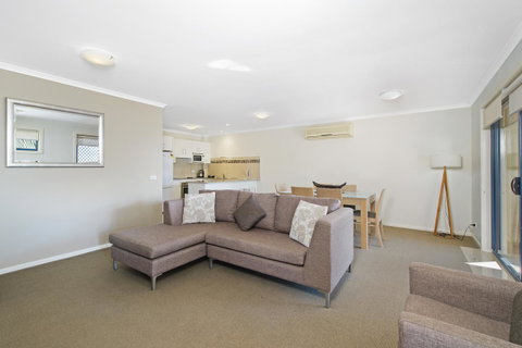 South Pacific Apartments - Tourism TAS 9