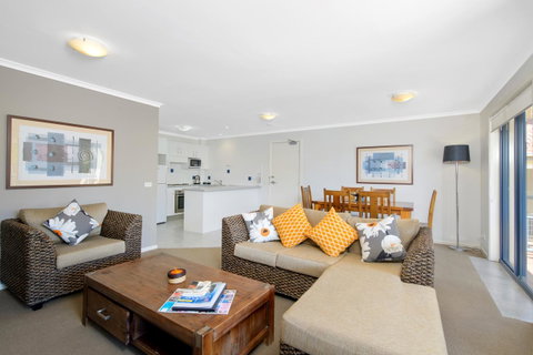 South Pacific Apartments - Tourism TAS 8