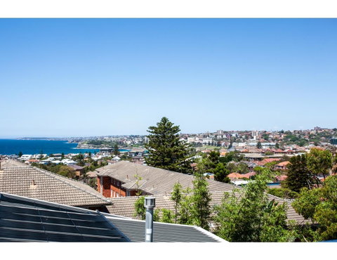 Ocean Views And Sea Breezes Over Bondi Beach - Tourism TAS 8