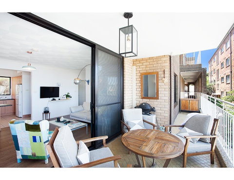 Ocean Views And Sea Breezes Over Bondi Beach - Tourism TAS 1