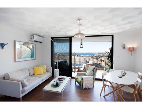 Ocean Views And Sea Breezes Over Bondi Beach - Tourism TAS 0