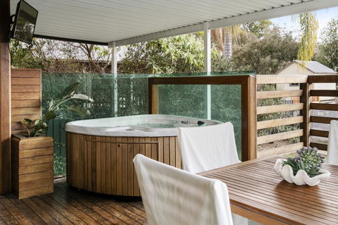 The Spa Cottage With HotTub, Netflix & Stan - Tourism TAS 24