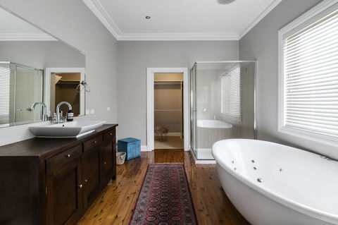 The Spa Cottage With HotTub, Netflix & Stan - Tourism TAS 12