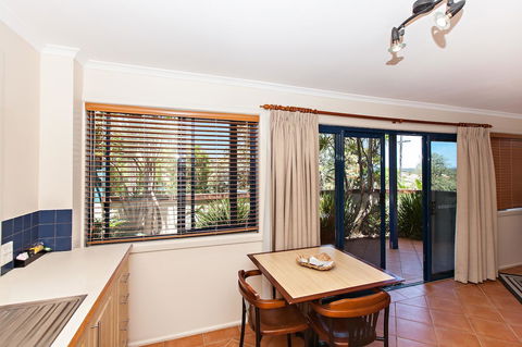 Coast Yamba - Adults Only - Tourism TAS 32