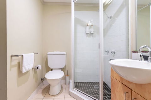 Classic 2 BR Apt In Pyrmont - Tourism TAS 8