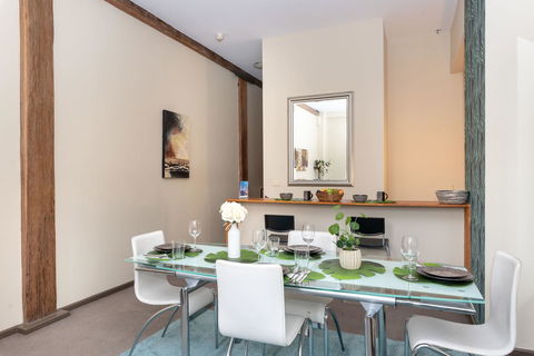 Classic 2 BR Apt In Pyrmont - Tourism TAS 4