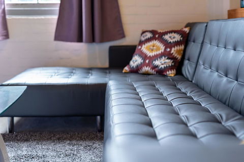 Classic 2 BR Apt In Pyrmont - Tourism TAS 3