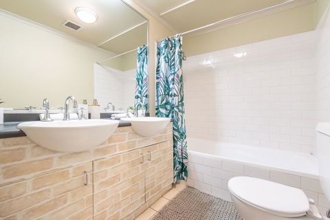 Classic 2 BR Apt In Pyrmont - Tourism TAS 18