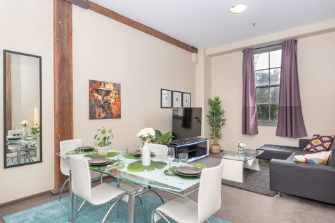 Classic 2 BR Apt In Pyrmont - Tourism TAS 0