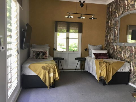 Chanticleer Gardens Barn Cottage With A Pool - Hobart Tourism 14