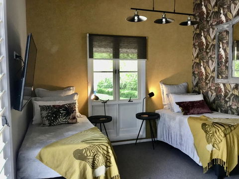 Chanticleer Gardens Barn Cottage With A Pool - Hobart Tourism 6