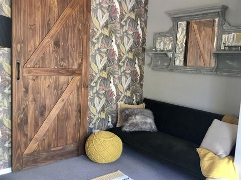 Chanticleer Gardens Barn Cottage With A Pool - Hobart Tourism 7