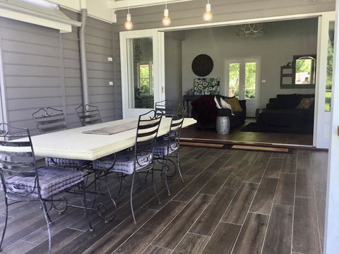 Chanticleer Gardens Barn Cottage With A Pool - Hobart Tourism 12