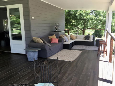 Chanticleer Gardens Barn Cottage With A Pool - Hobart Tourism 1